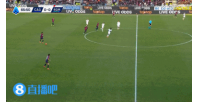 齊米卡斯斷球直塞，弗格森先過一人，隨后突入禁區(qū)被斷