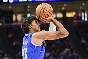 外線開炮！克里斯蒂?gòu)?qiáng)投三分打板命中 還造犯規(guī)打成3+1