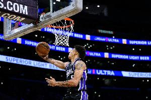 效率很高！克利福德8中7拿到15分6板 三分1中1