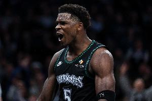 解說：愛德華茲是球隊老大 最后時刻應該多承擔關鍵球不能隱身啊