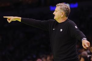 芬奇：末節(jié)表現(xiàn)出色 蘭德爾侵略性帶動了球隊創(chuàng)造了流暢傳球機會