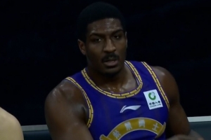 關(guān)鍵跳投鎖定勝局！佩里12中4拿到19分11板5助2斷