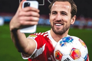 拜仁曬海報(bào)祝賀凱恩：僅用76場德甲比賽就完成10次帽子戲法！