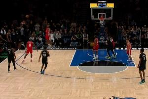 Mr.big！里德關(guān)鍵前場(chǎng)籃板+大心臟三分命中領(lǐng)先快船3分