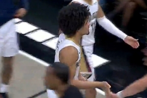 攻防轉換！阿爾瓦拉多搶斷反擊助飛皮維空接暴扣 打?；@網！