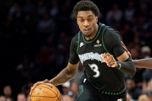 麥丹談中距離：我比場上大多數(shù)人都高總能有空位 除非對手是文班