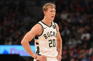 左肩挫傷！老里：不確定AJ·格林缺席多久 檢查結(jié)果不差也不理想