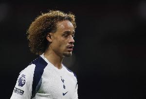 西蒙斯：我能打進(jìn)首球特別高興，但更重要的是球隊拿到了三分