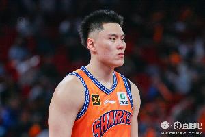 雙李穩(wěn)定貢獻(xiàn)！李弘權(quán)12中5拿到12分5板 李添榮8中4拿8分6助2斷