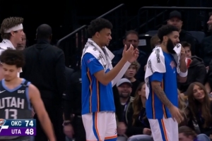 窒息防守！卡森·華萊士逼搶生斷一個 可惜維金斯空接超時了