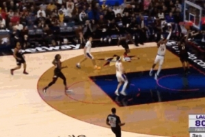 真防不回來?。?6人快攻馬克西接球上空籃無壓力 打停湖人