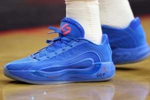 為女兒而戰(zhàn)！東契奇球鞋上寫著女兒名字Gabriela與Olivia的縮寫