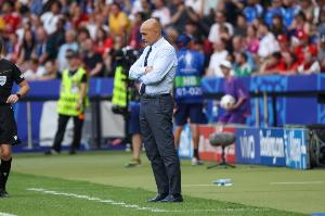 羅體：斯帕萊蒂在那不勒斯主場(chǎng)遭遇噓聲，抵達(dá)機(jī)場(chǎng)和酒店時(shí)也被噓