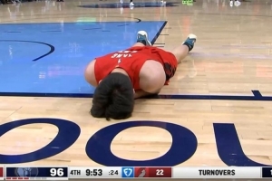 斯普利特：我對裁判做法很生氣 有球員倒地總該花時間檢查一下