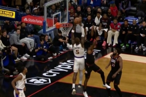 摧枯拉朽！東契奇拋傳輸送炮彈 艾頓起飛力壓喬治雙手暴扣