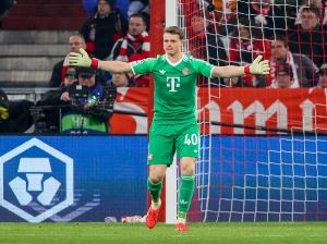 埃芬伯格：展望未來(lái)，我希望烏爾比希成為拜仁的頭號(hào)門將