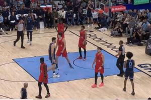 腳步不夠快！首發(fā)的楊瀚森側(cè)移被吹阻擋 4分鐘不到累積2犯被換下