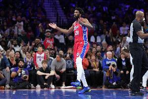 毫無手感可言！恩比德半場11投僅1中&靠6記罰球拿到8分 另有3籃板