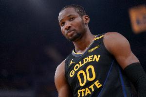 庫(kù)明加：目前球隊(duì)表現(xiàn)得很好我為他們高興 我會(huì)做好準(zhǔn)備等待機(jī)會(huì)