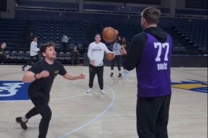 今日復(fù)出！湖人官推曬在費(fèi)城訓(xùn)練片段：東契奇后撤步三分