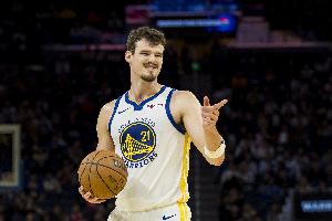 今天投射不錯！波斯特半場9中4&三分6中3拿到11分3板1斷