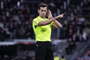 瘋狂??皇馬本輪西甲被主裁出示3紅7黃！7人吃牌，替補席1紅1黃