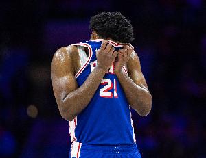 16中2！恩比德方圓3米沒人 超級空位三分穩(wěn)穩(wěn)不中