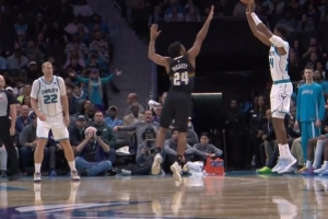 破荒！布蘭登·米勒三分命中還造成犯規(guī) 加罰也有打成3+1