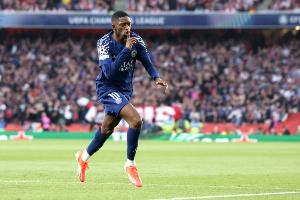 記者：登貝萊因病缺席本輪歐冠，舍瓦利耶腳踝仍然不適