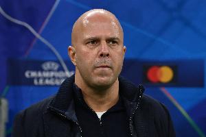 5000名利物浦球迷支持斯洛特，在歐冠比賽中多次高唱斯洛特之歌