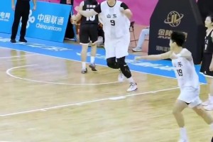 中國女籃第一個實戰(zhàn)扣籃！2米26的張子宇在全運會上表演了扣籃