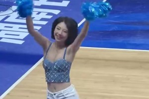 哇塞！NBL的啦啦隊姐姐也太美了，這顏值和身材真沒得說??