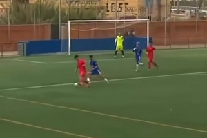 國外博主關(guān)注鄺兆鐳：速度簡直快得離譜！千萬別小瞧中國足球