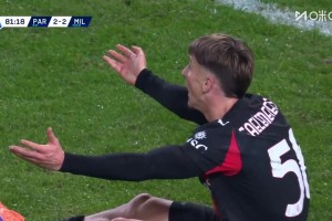 離譜空門不進(jìn)！薩56單刀過掉鈴木彩艷，絕佳空門竟然打高了！