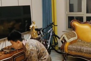 小男孩惡搞模仿哈登，這走步都走到姥姥家去了