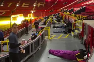 曼聯(lián)將老特拉福德球場開放給無家可歸者，以避免他們流落街頭