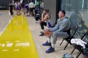 這球感真是老天爺賞飯吃！東契奇：分享一下我最近的花式進(jìn)球??