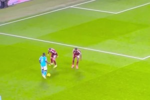 這下也太快了！球迷實(shí)拍多庫輕松過掉布拉德利+赫拉芬貝赫兩人