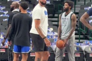 達(dá)拉斯的伙食這么好嗎？怎么濃眉胖成這個(gè)樣子了？??