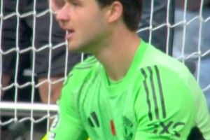 拉門斯的這次撲救，是否讓你想起了德赫亞？