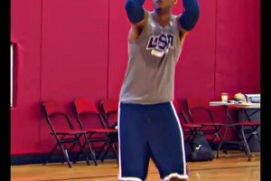 里弗斯談東契奇飛身雙手暴扣：這次他的扣籃我真沒(méi)法反駁了...