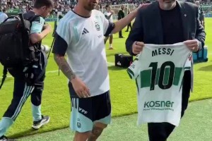 梅西隨阿根廷隊(duì)在埃爾切主場公開訓(xùn)練，獲贈(zèng)埃爾切10號(hào)球衣