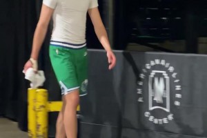 無詹湖慘敗雷霆！皮爾斯此前：我要是總經(jīng)理肯定交易詹姆斯！