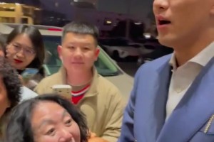 郭艾倫的女粉絲基礎(chǔ)還是很龐大啊！就是怎么看起來(lái)都是中老年??