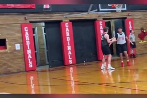 年度最佳！這個戰(zhàn)術(shù)沒有想象力是做不出來的~