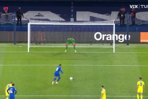 藝高人膽大！奧利塞造點，姆巴佩主罰勺子點球命中！