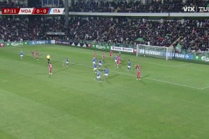 意大利圍攻第88分鐘打破僵局！迪馬爾科助攻曼奇尼俯沖頭球破門！