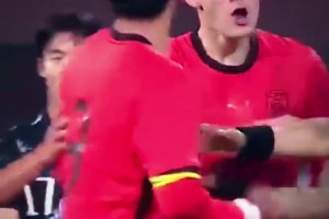 讓你狂！韓國球員挑釁拜合拉木，王博豪撞翻對手為其出頭??