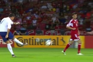 當(dāng)年遭亞美尼亞球迷喊梅西！C羅神級(jí)停球+世界波戴帽回應(yīng)