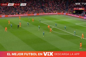 荷蘭1-0領(lǐng)先！德容直塞助攻，賴因德斯小角度推射破門